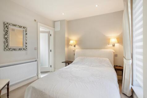 Bed 5 / Office