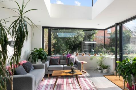 Garden/Tv Room