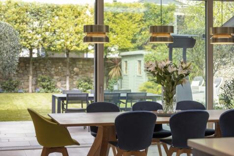 Dining To Gdn