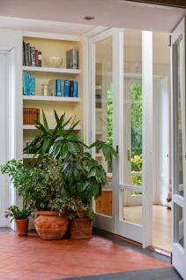 Cameo Breakfast Room