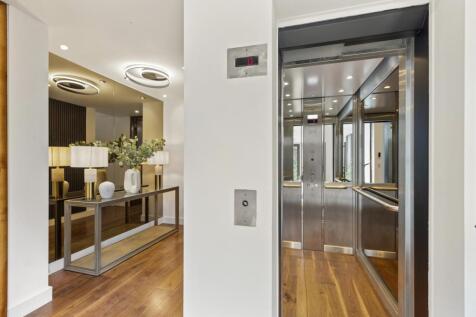 E Hall With Lift