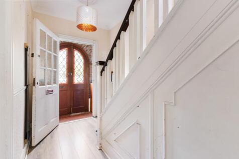 Entrance Hall Close