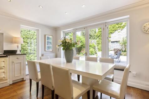 Breakfast Area - Gdn