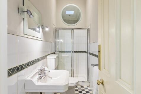 Ensuite To Bed 1