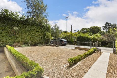 Front Drive and Gdn