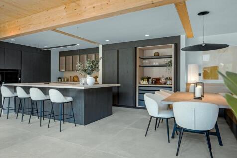 Kitchen / Dining
