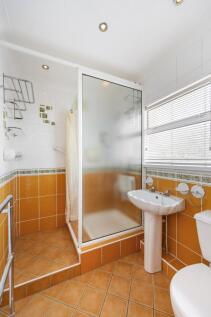 12-11 Ensuite