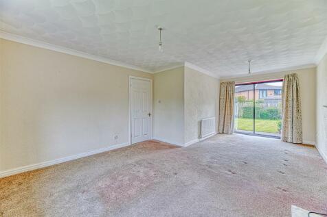 Lounge/Dining Area