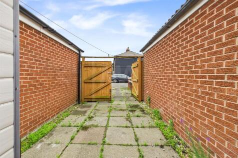 Garden/Driveway