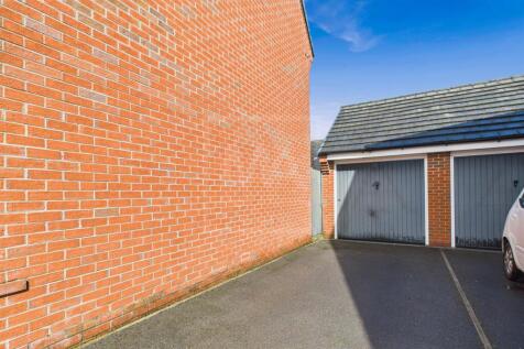 Drive/Garage