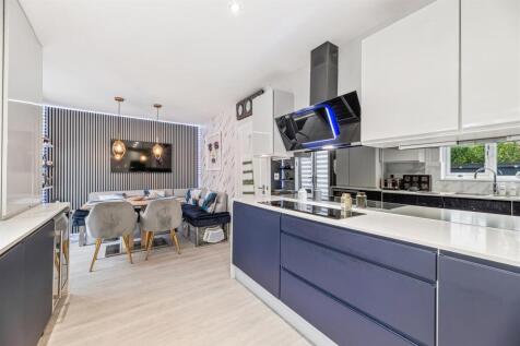 Kitchen/Dining Area