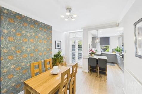 Kitchen/Dining Area