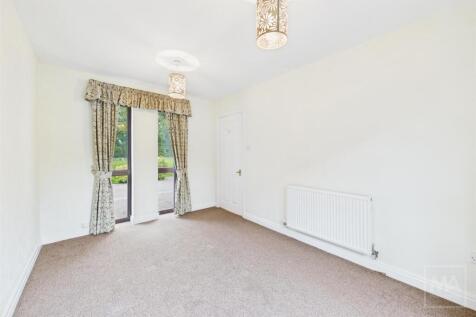 Bedroom/Dining room