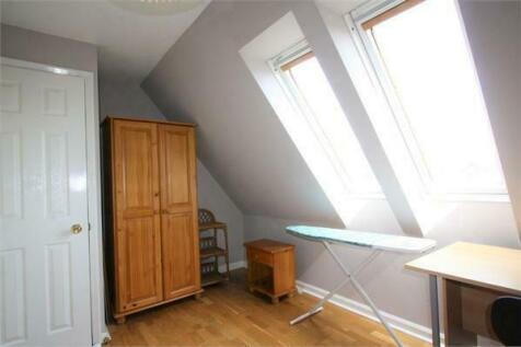 bedroom 1 photo 2.jpeg