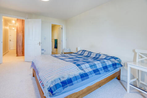 Flat 14 Sparrows Herne Mansions Fuller Close Bushe