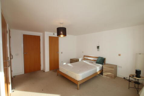 master bedroom .JPG