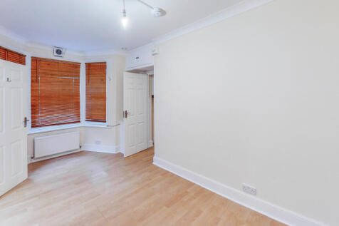 167-High-Street-Unfurnished(2)