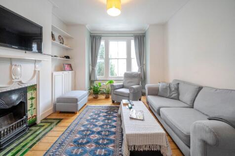 1380334-4-690de80...