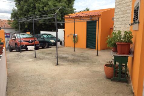 Parking 2 Cars