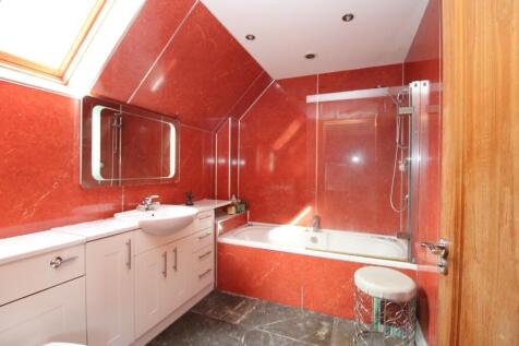 Principal Bedroom En Suite