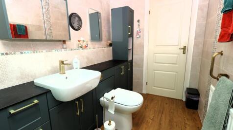 Principal Bedroom En Suite