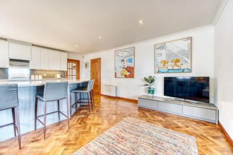 Kitchen / Diner / Family