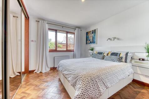 Principal Bedroom En Suite