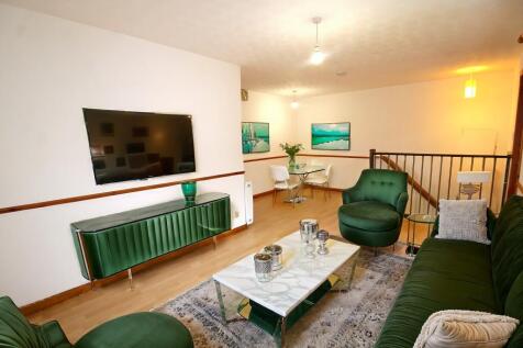 Lounge - STAGED