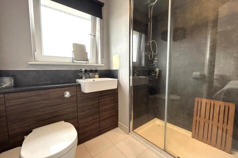 Principal Bedroom En Suite