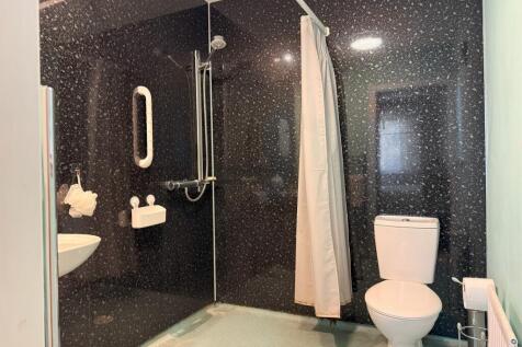 Principal Bedroom En Suite