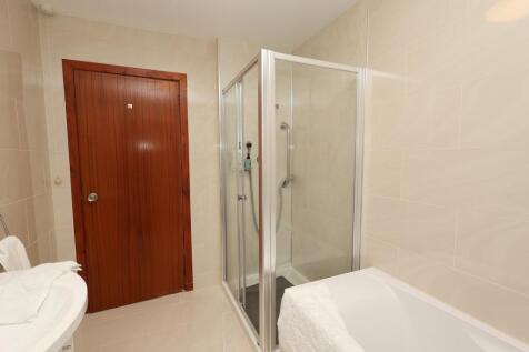 Principal Bedroom En Suite