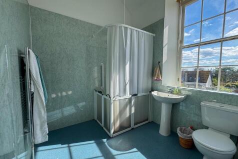 Principal Bedroom En Suite