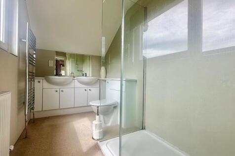 Principal Bedroom En Suite