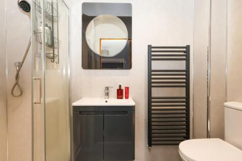 Principal Bedroom En Suite