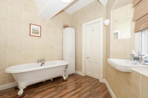 Jack &amp; Jill Ensuite 1