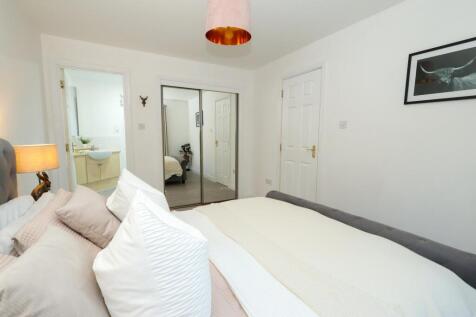 Principal Bedroom En Suite