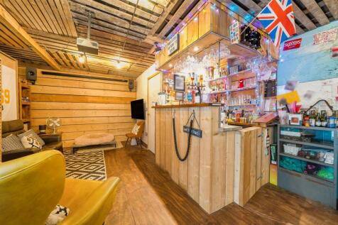 Bar/ Games Room