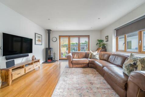 Sitting/Dining Room
