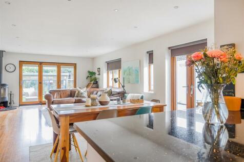 Sitting/Dining Room