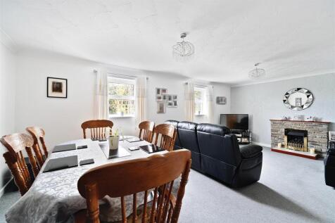 Sitting/Dining Room