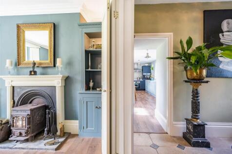 Sitting Room / Dining Room