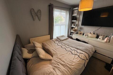 D/Room Currently Used as Bed 4