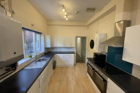 Kitchen 2.JPG