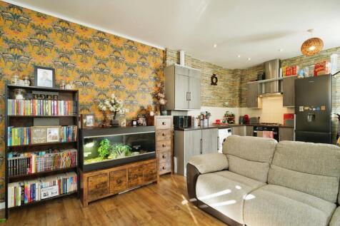 Lounge / Kitchen
