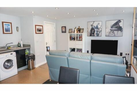 Lounge / Kitchen