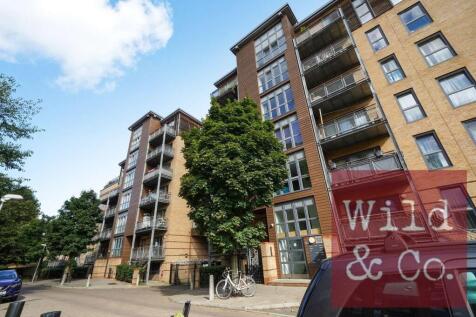 Fenland House - 1KeLLKoaGyfW1nPKgAm8.jpg