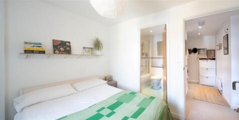 Main bedroom 2.jpg