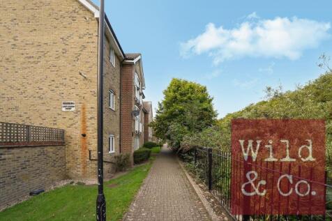 Towpath Walk - ixEw9X2I7vdFZXF2fPNj.jpg