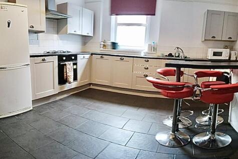 128a eaton - kitchen