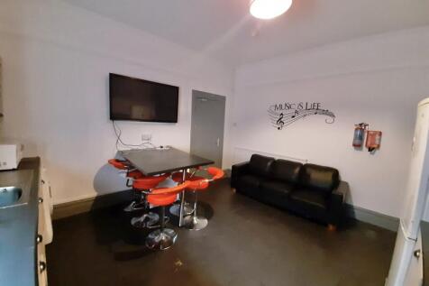 128a eaton - lounge